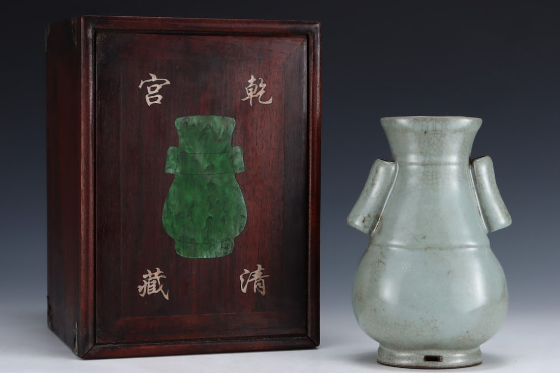 An Exquisite Guan yao Double-Ears Vase - 2