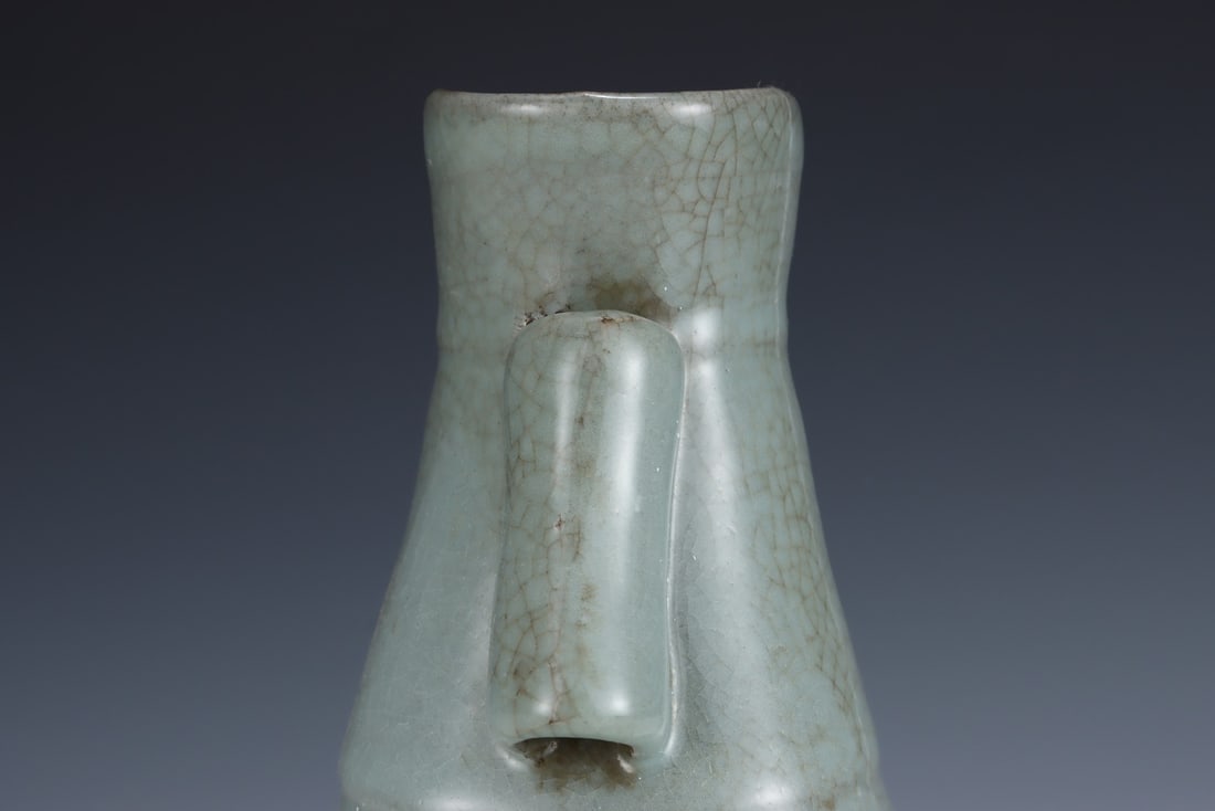 An Exquisite Guan yao Double-Ears Vase - 5