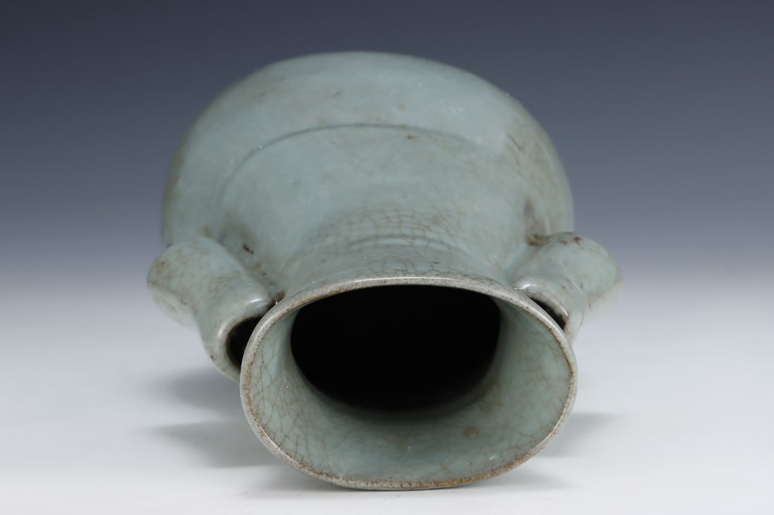 An Exquisite Guan yao Double-Ears Vase - 7