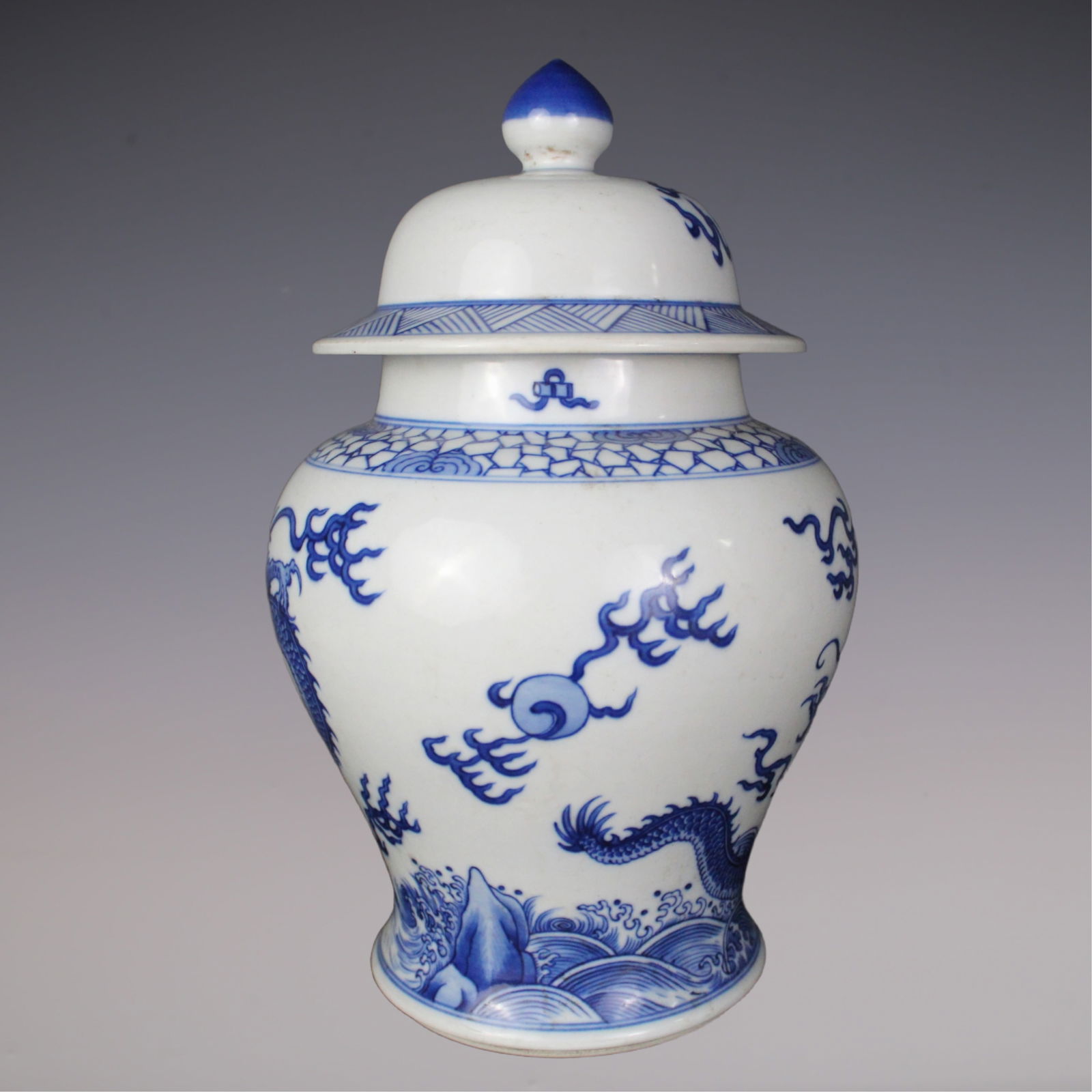 An Exquisite Blue and White Dragon Pattern Seawater Pattern Jar - 2