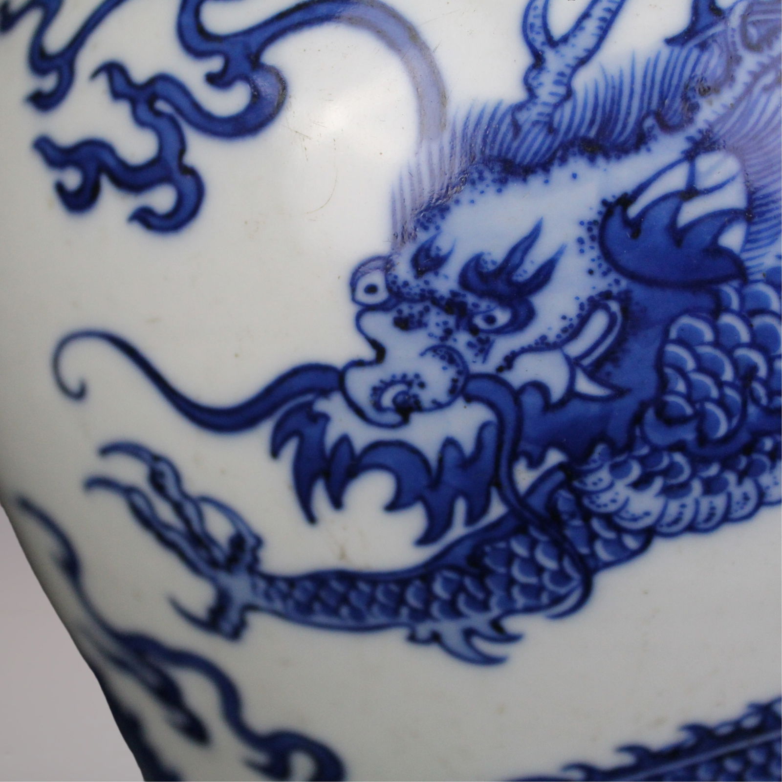 An Exquisite Blue and White Dragon Pattern Seawater Pattern Jar - 4