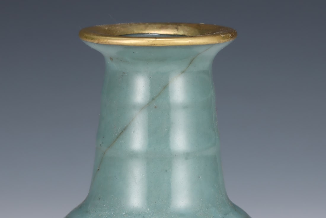 An Exquisite Guan yao Vase - 5