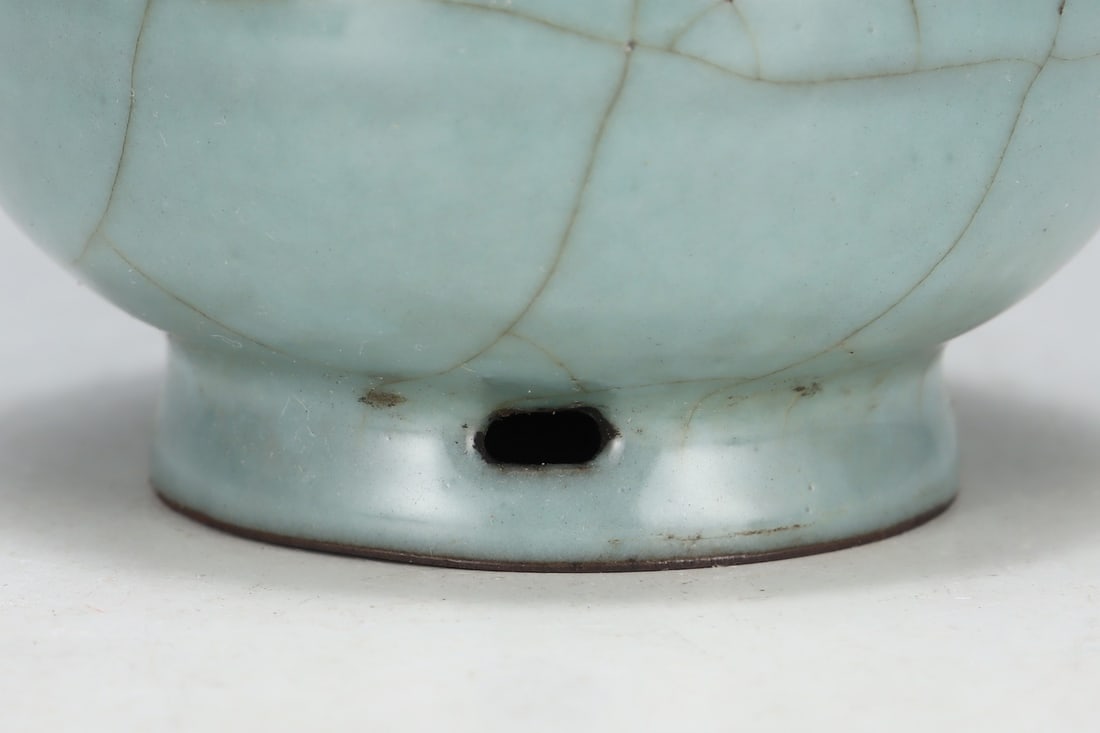 An Exquisite Guan yao Vase - 6