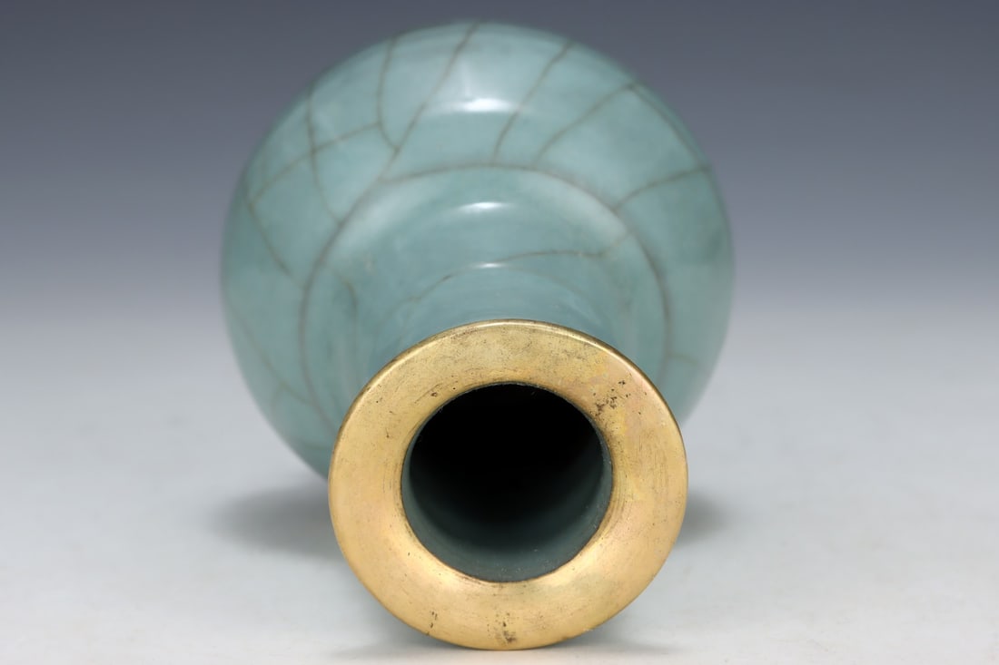 An Exquisite Guan yao Vase - 7