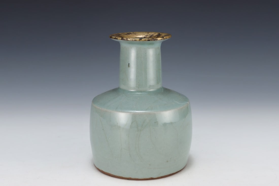 An Exquisite Guan yao Vase - 4