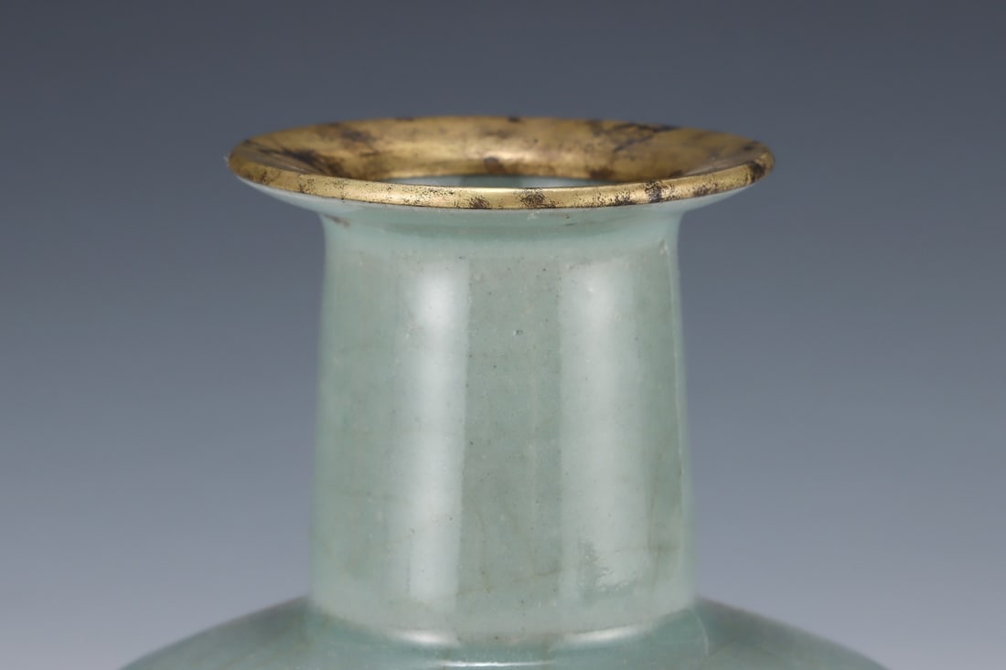 An Exquisite Guan yao Vase - 5