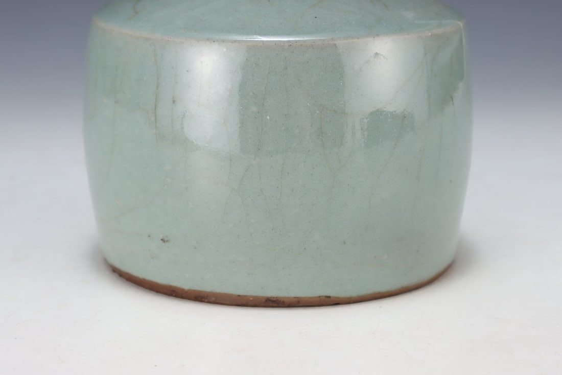 An Exquisite Guan yao Vase - 6