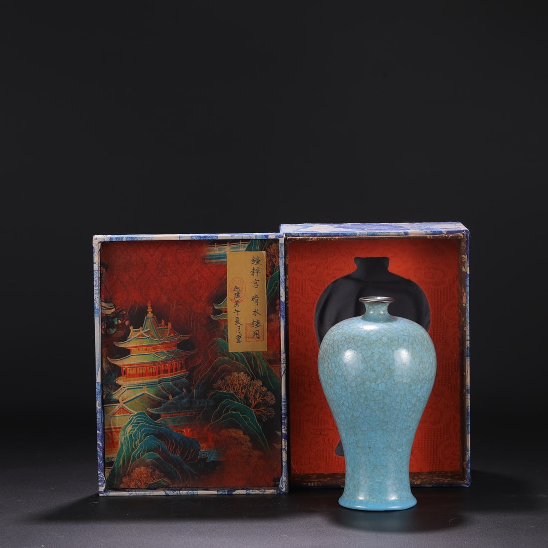 An Exquisite Ru yao Vase: An Exquisite Ru yao Vase Song Dynasty, China Size:26cmx14cm (The Dimensions Of All Batches Are Manually Measured.If You Need More Detailed Information, Please Contact Our Customer Service Before