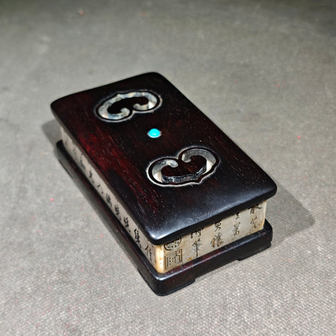 An Exquisite Landscape Pattern with poem Inkstone: An Exquisite Landscape Pattern with poem Inkstone Yu xing Size:12cmx6.5cmx4cm (The Dimensions Of All Batches Are Manually Measured.If You Need More Detailed Information, Please Contact Our Customer