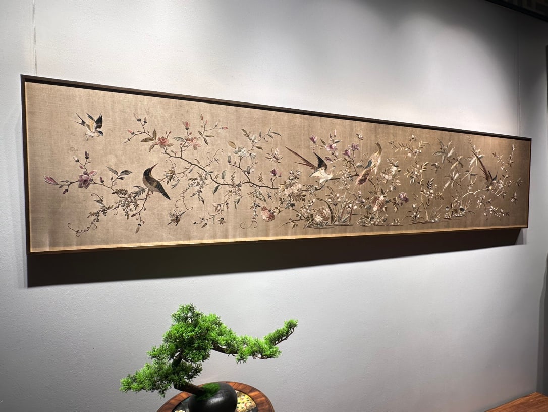 An Exquisite Kesi Flower and Bird Pattern Hanging Panel - 7