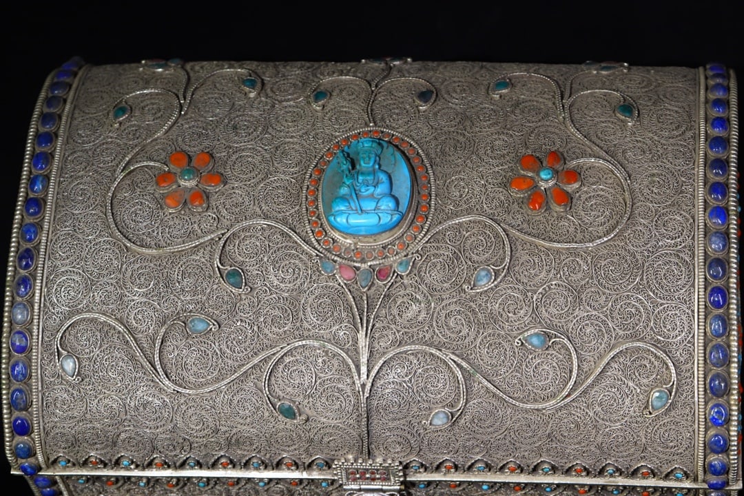 An Exquisite Silver Inlaid Gems Flower Pattern Box - 5