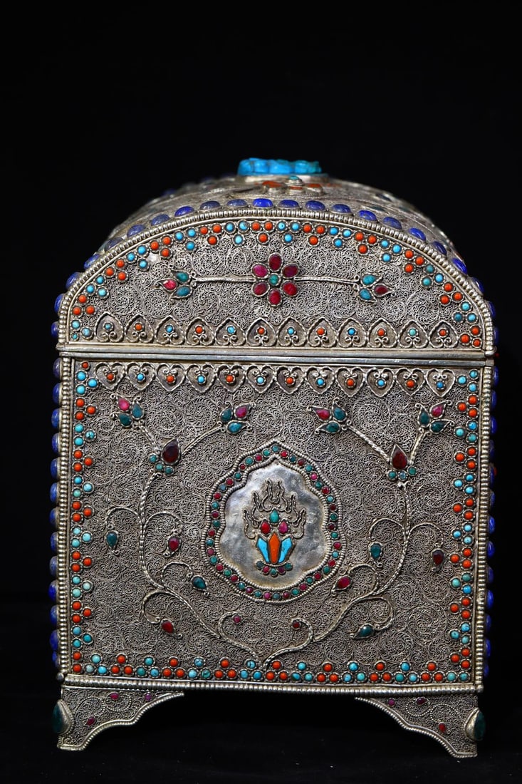 An Exquisite Silver Inlaid Gems Flower Pattern Box - 9