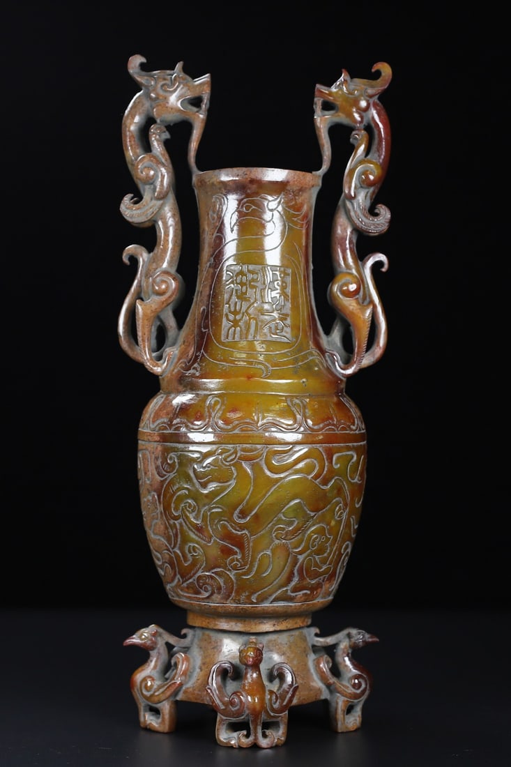 An Exquisite White Jade Dragon and Phoenix Pattern Double-Ears Vase: An Exquisite White Jade Dragon and Phoenix Pattern Double-Ears Vase Han Dynasty, China Size:28.5cmx12cmx9.4cm Weight:1.373kg (The Dimensions Of All Batches Are Manually Measured.If You Need More