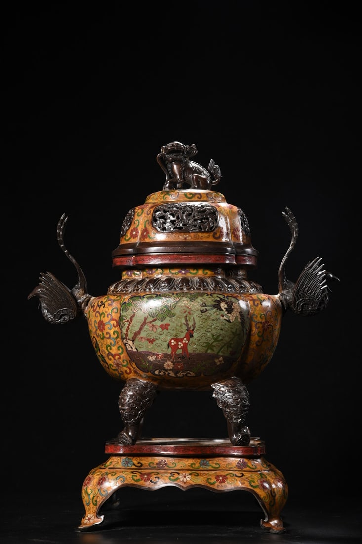An Exquisite Cloisonne Lotus Pattern Animal Pattern Double-Ears Censer: An Exquisite Cloisonne Lotus Pattern Animal Pattern Double-Ears Censer Qing Dynasty, China Qianlong Four-character Mark Size:54cmx45cm Weight:12kg (The Dimensions Of All Batches Are Manually