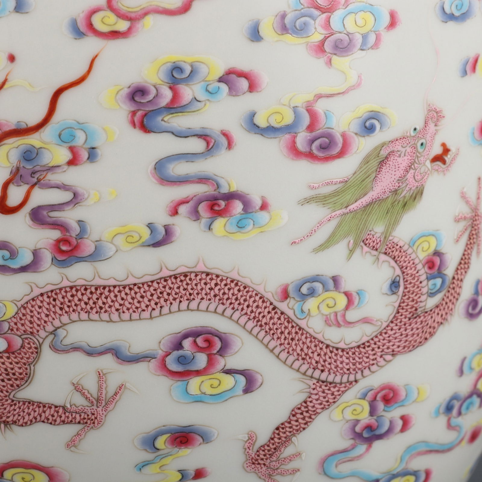 An Exquisite Famille-Rose Lotus Pattern Dragon Pattern Vase - 6