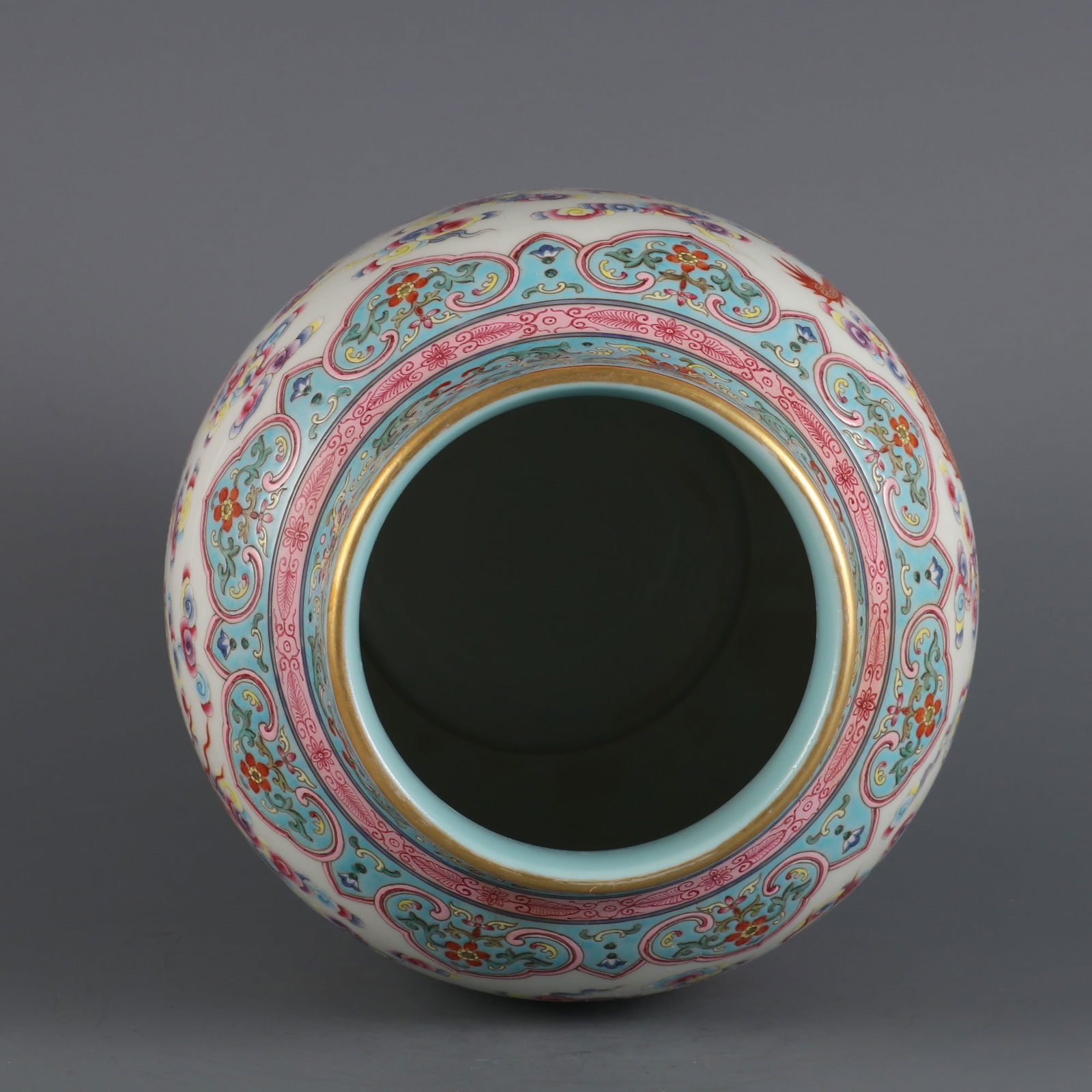 An Exquisite Famille-Rose Lotus Pattern Dragon Pattern Vase - 8