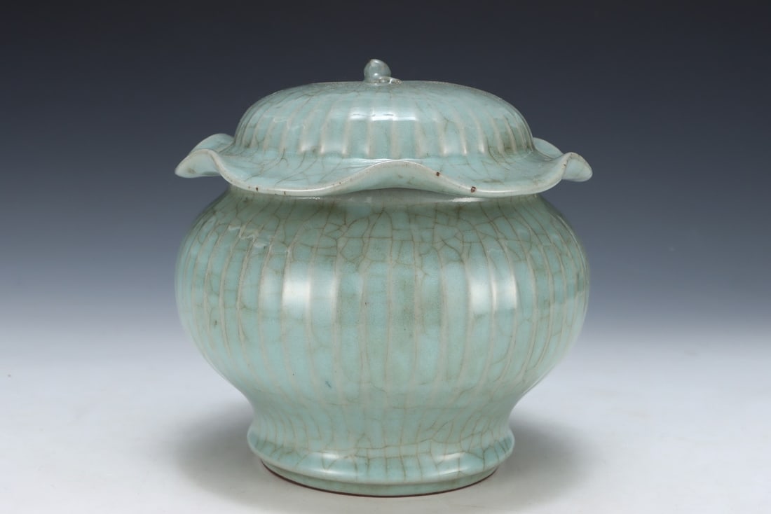 An Exquisite Guan yao Jar - 4