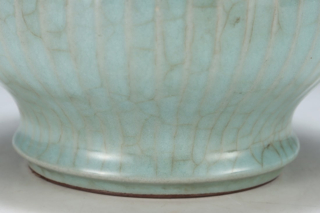 An Exquisite Guan yao Jar - 6