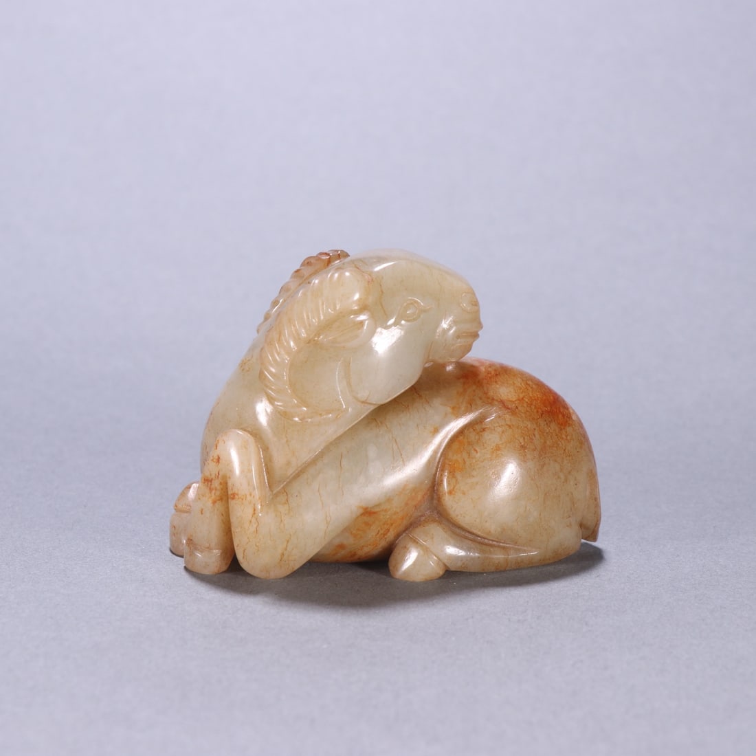 An Exquisite White Jade Sheep Ornament: An Exquisite White Jade Sheep Ornament Qing Dynasty, China Size:5.5cmx7.5cm Weight:210g (The Dimensions Of All Batches Are Manually Measured.If You Need More Detailed Information, Please Contact