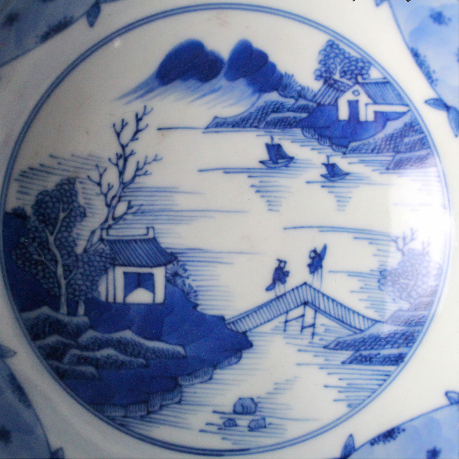 An Exquisite Blue and White Flower Pattern Landscape Pattern Bowl - 5