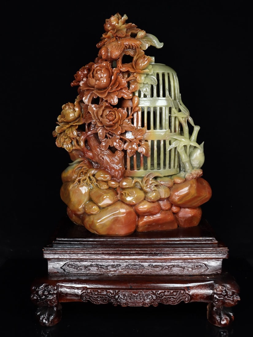 An Exquisite Shoushan Stone Flower and Bird Pattern Ornament: An Exquisite Shoushan Stone Flower and Bird Pattern Ornament Qing Dynasty, China Size:55cmx35cmx24cm Weight:13.65kg (The Dimensions Of All Batches Are Manually Measured.If You Need More Detailed