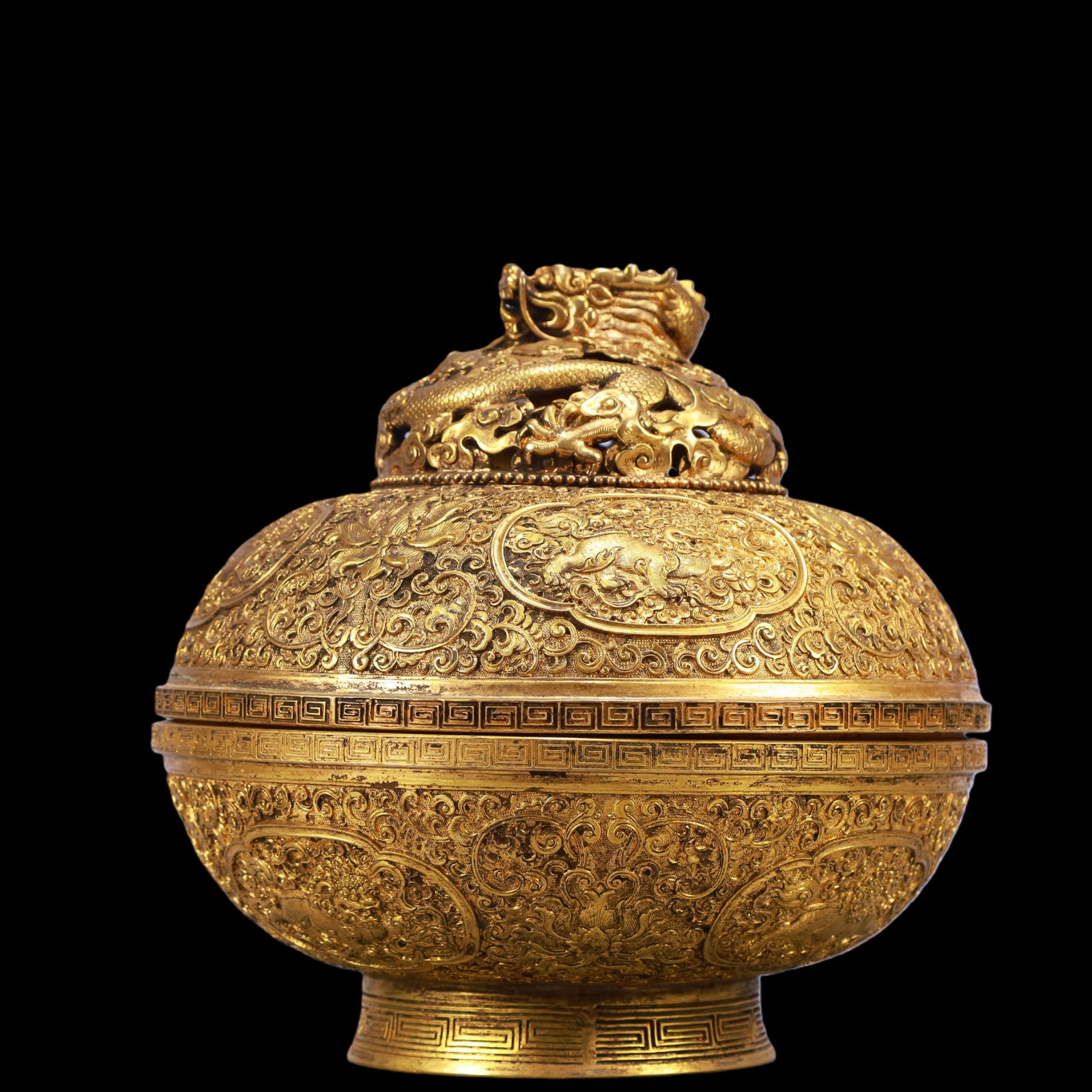 A Exquisite Gilt Bronze Lotus Pattern Lion Pattern Dragon Pattern Censer: A Exquisite Gilt Bronze Lotus Pattern Lion Pattern Dragon Pattern Censer Ming Dynasty, China Yongle Six-character Mark Size:24cmx23cm Weight:3850g (The Dimensions Of All Batches Are Manually