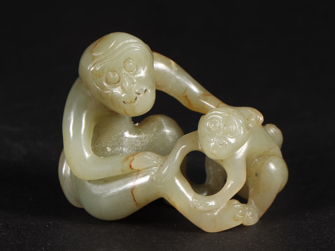 An Exquisite White Jade Monkey Ornament: An Exquisite White Jade Monkey Ornament Qing Dynasty, China Size:5cmx2.5cmx4.1cm Weight:46g (The Dimensions Of All Batches Are Manually Measured.If You Need More Detailed Information, Please