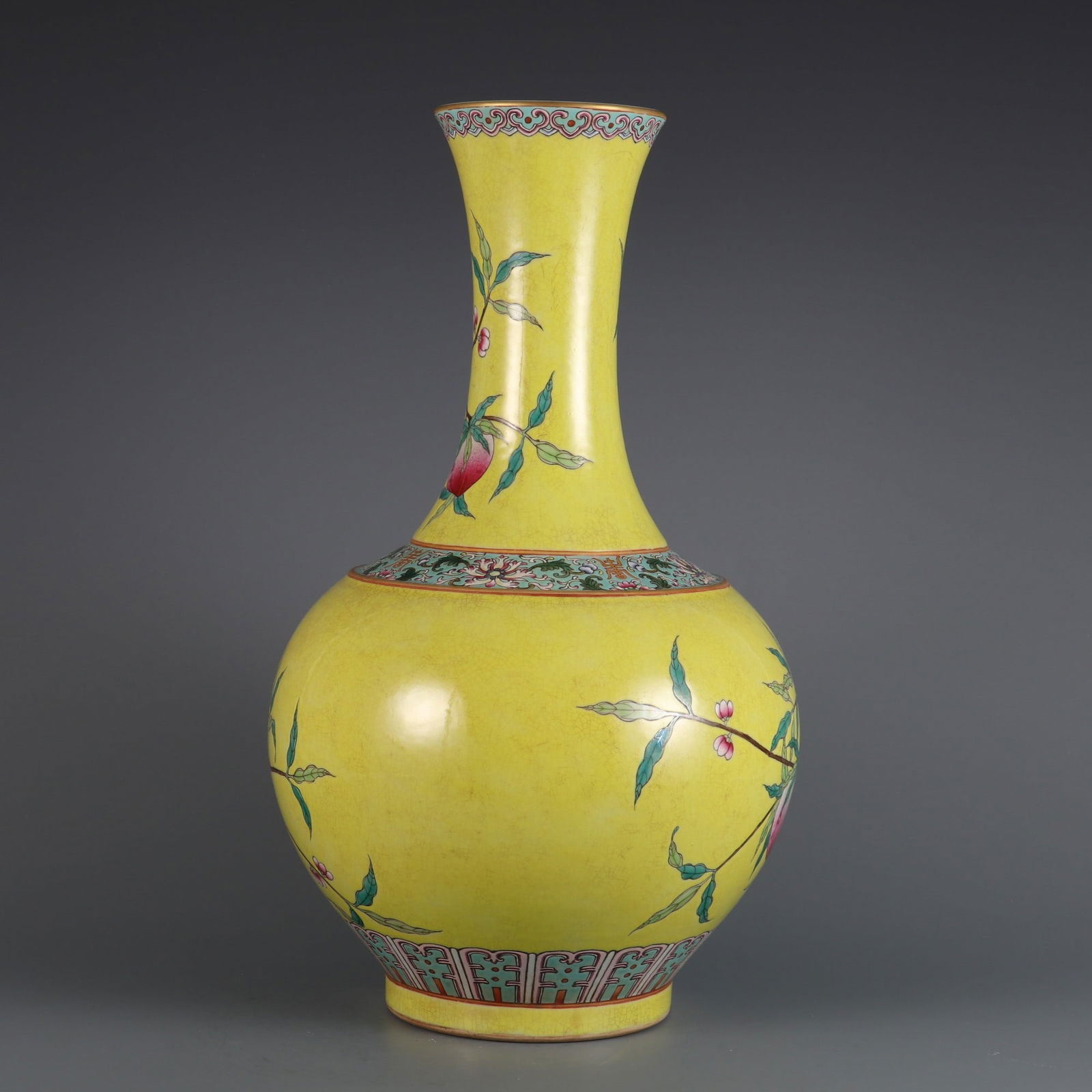 An Exquisite Famille-Rose Lotus Pattern Peach Pattern Vase - 3