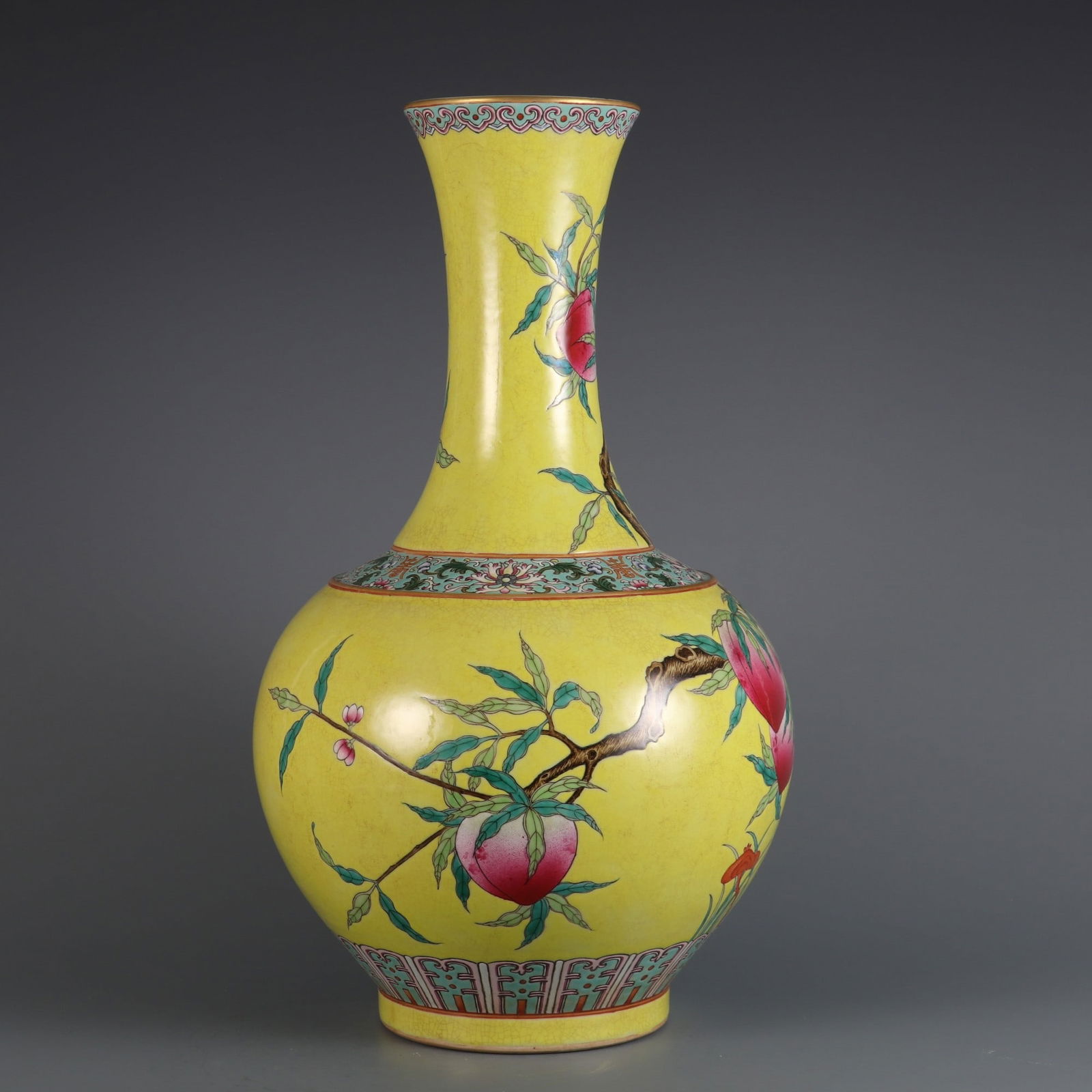 An Exquisite Famille-Rose Lotus Pattern Peach Pattern Vase - 4