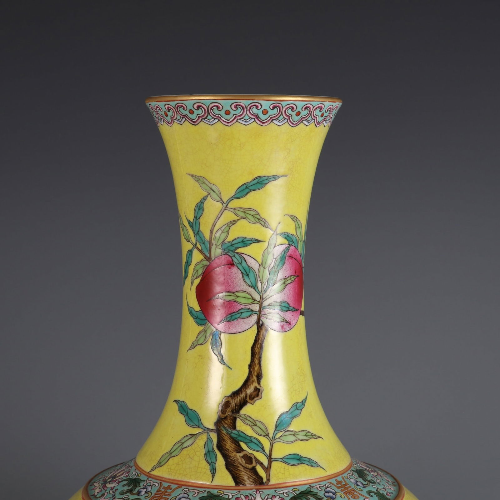 An Exquisite Famille-Rose Lotus Pattern Peach Pattern Vase - 5