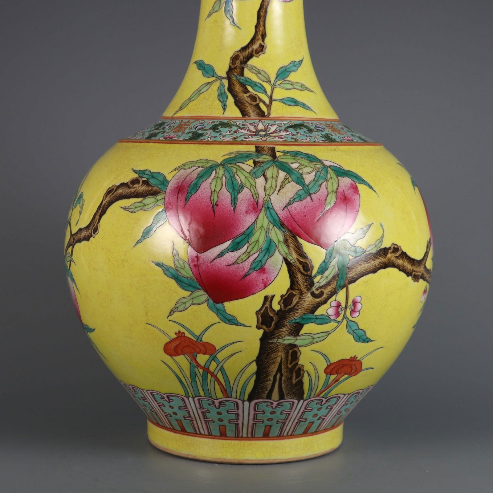 An Exquisite Famille-Rose Lotus Pattern Peach Pattern Vase - 6