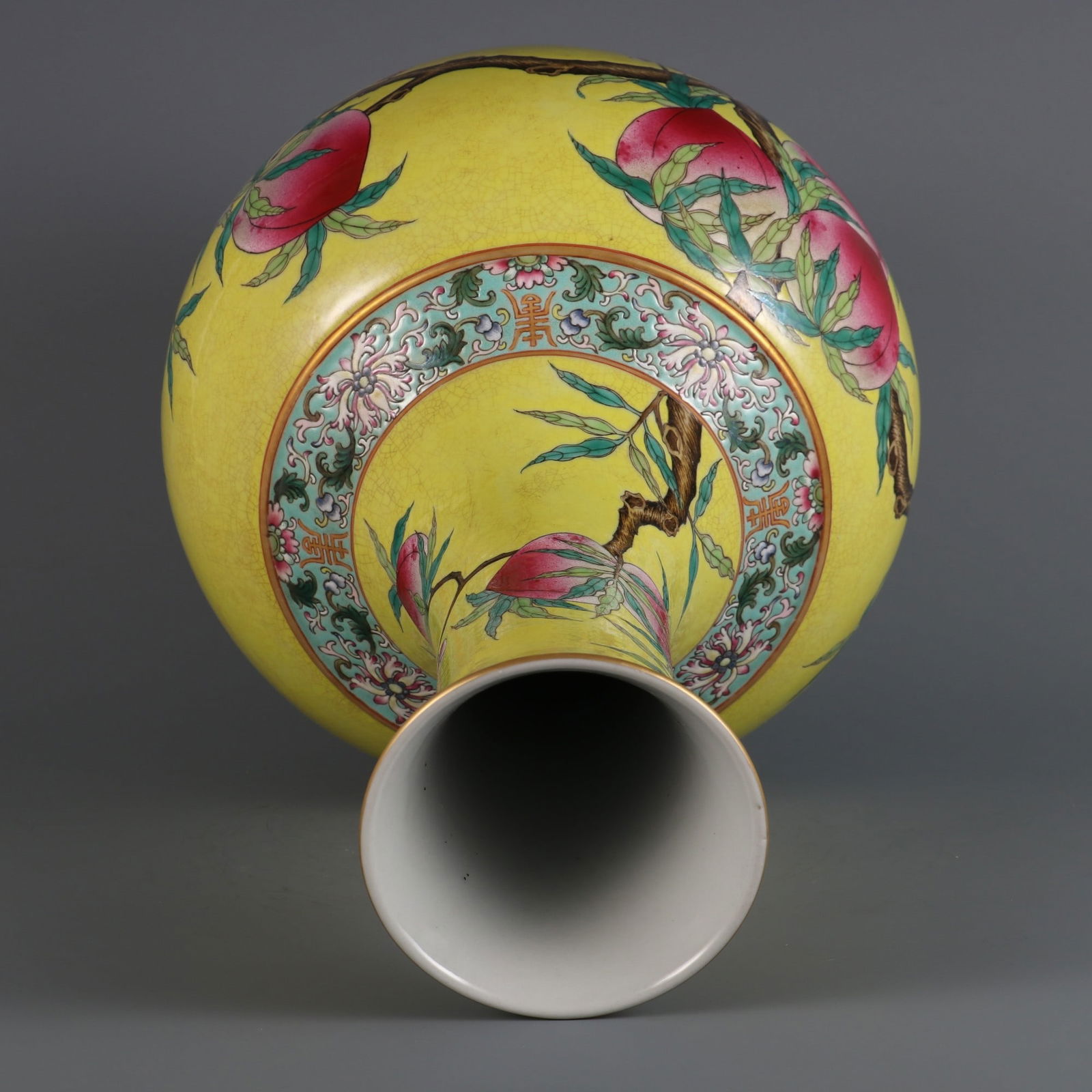 An Exquisite Famille-Rose Lotus Pattern Peach Pattern Vase - 8