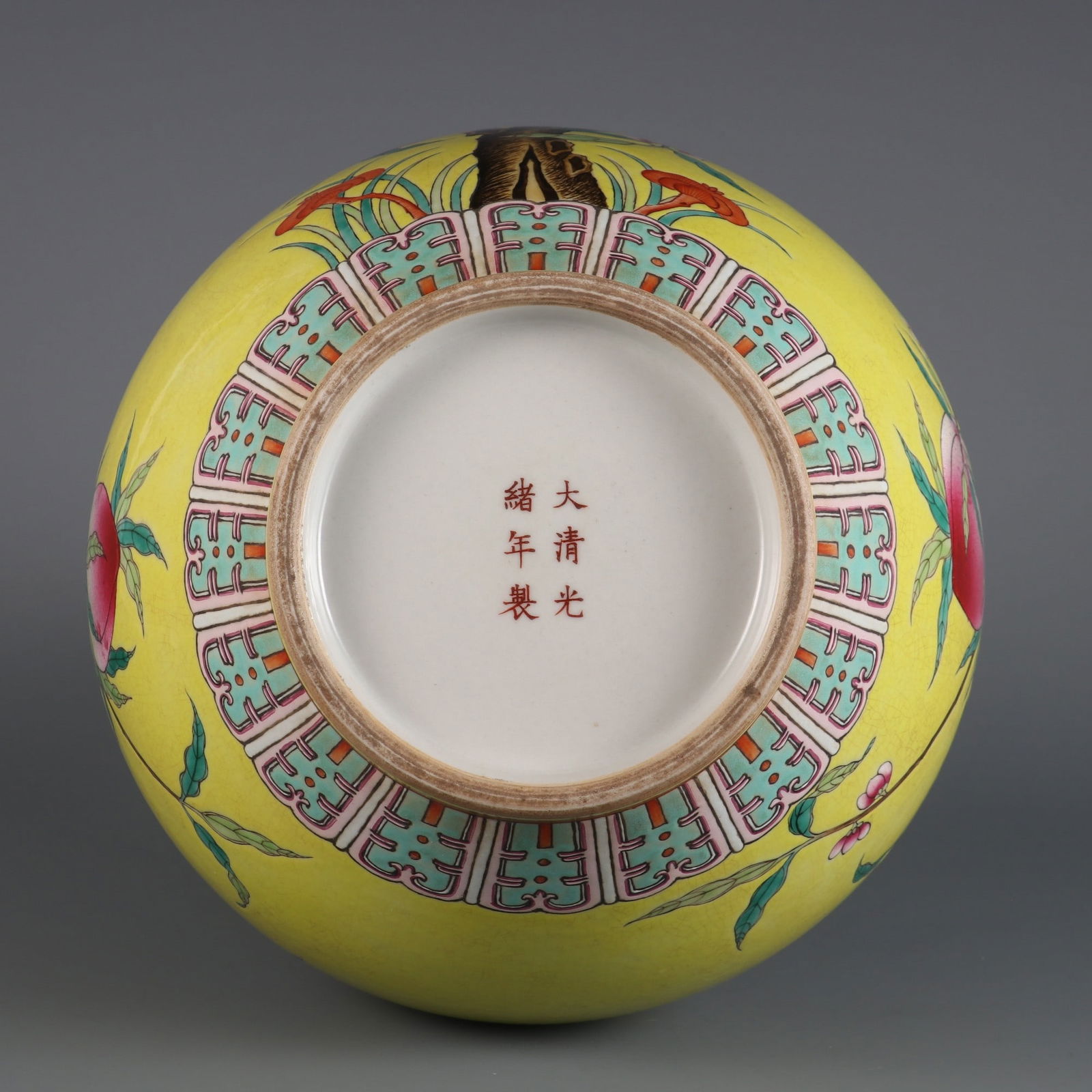 An Exquisite Famille-Rose Lotus Pattern Peach Pattern Vase - 9