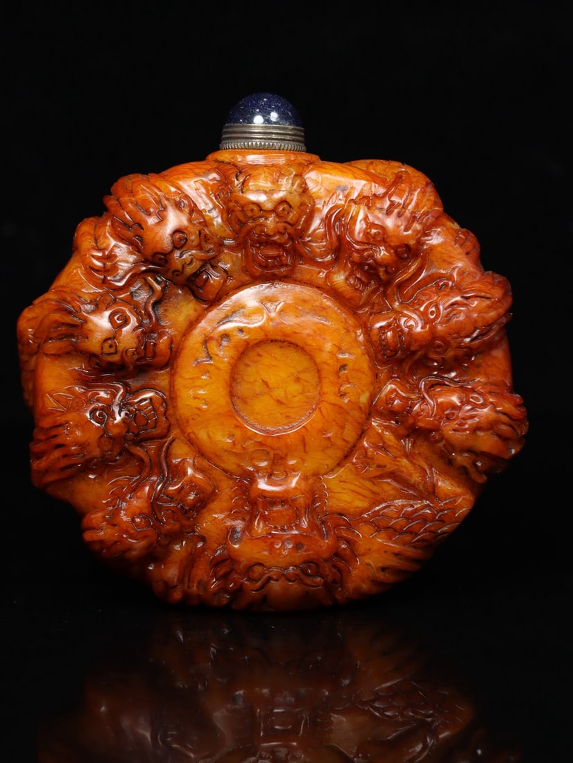 An Exquisite Shoushan Stone Dragon Pattern Snuff Bottle Ornament: An Exquisite Shoushan Stone Dragon Pattern Snuff Bottle Ornament Qing Dynasty, China Size:13cmx12cmx4cm Weight:742g (The Dimensions Of All Batches Are Manually Measured.If You Need More Detailed