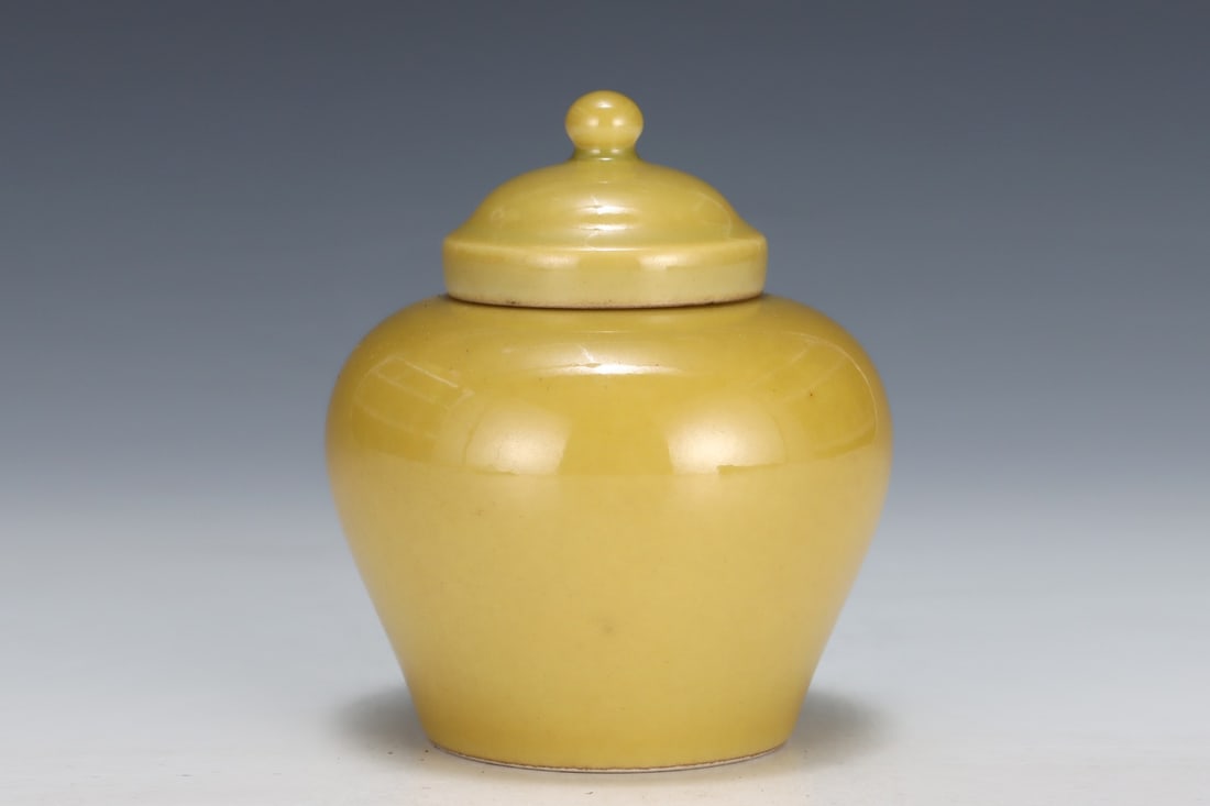 An Exquisite Yellow Glazed Jar - 2