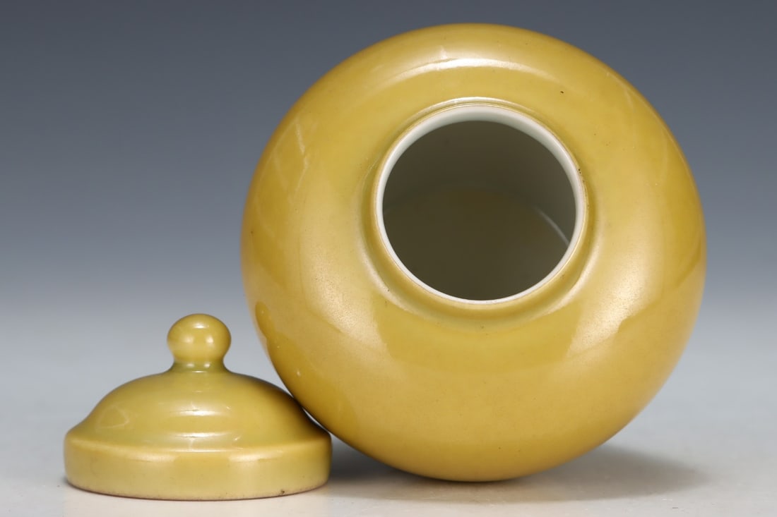 An Exquisite Yellow Glazed Jar - 6