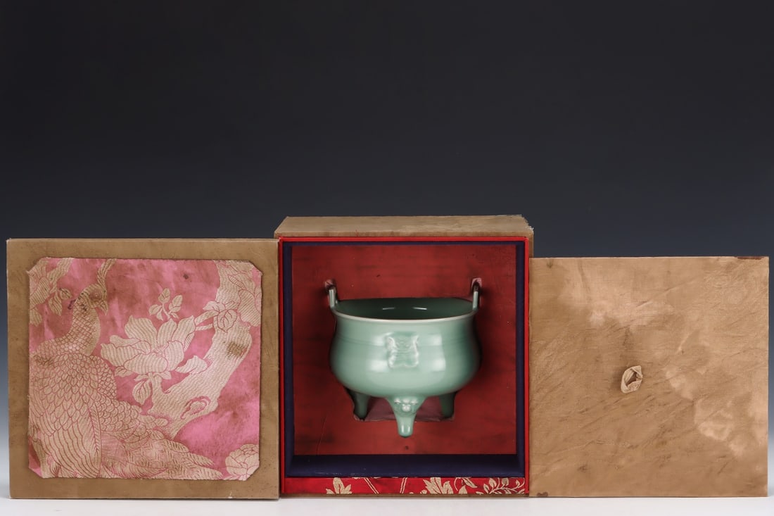 An Exquisite Longquan yao Beast-Face Pattern Double-Ears and Tripod Censer: An Exquisite Longquan yao Beast-Face Pattern Double-Ears and Tripod Censer Song Dynasty, China Size:15.2cmx16cm (The Dimensions Of All Batches Are Manually Measured.If You Need More Detailed