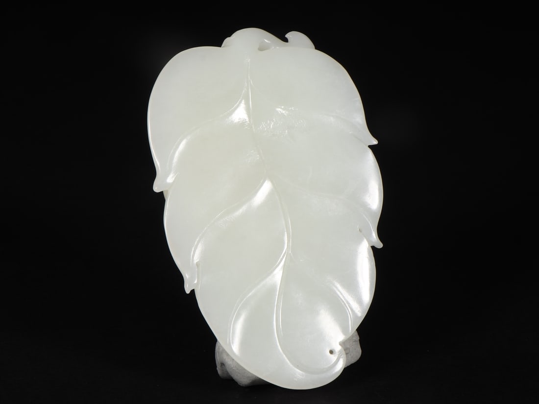 An Exquisite White Jade Squirrel and Grapes Pattern Ornament - 9