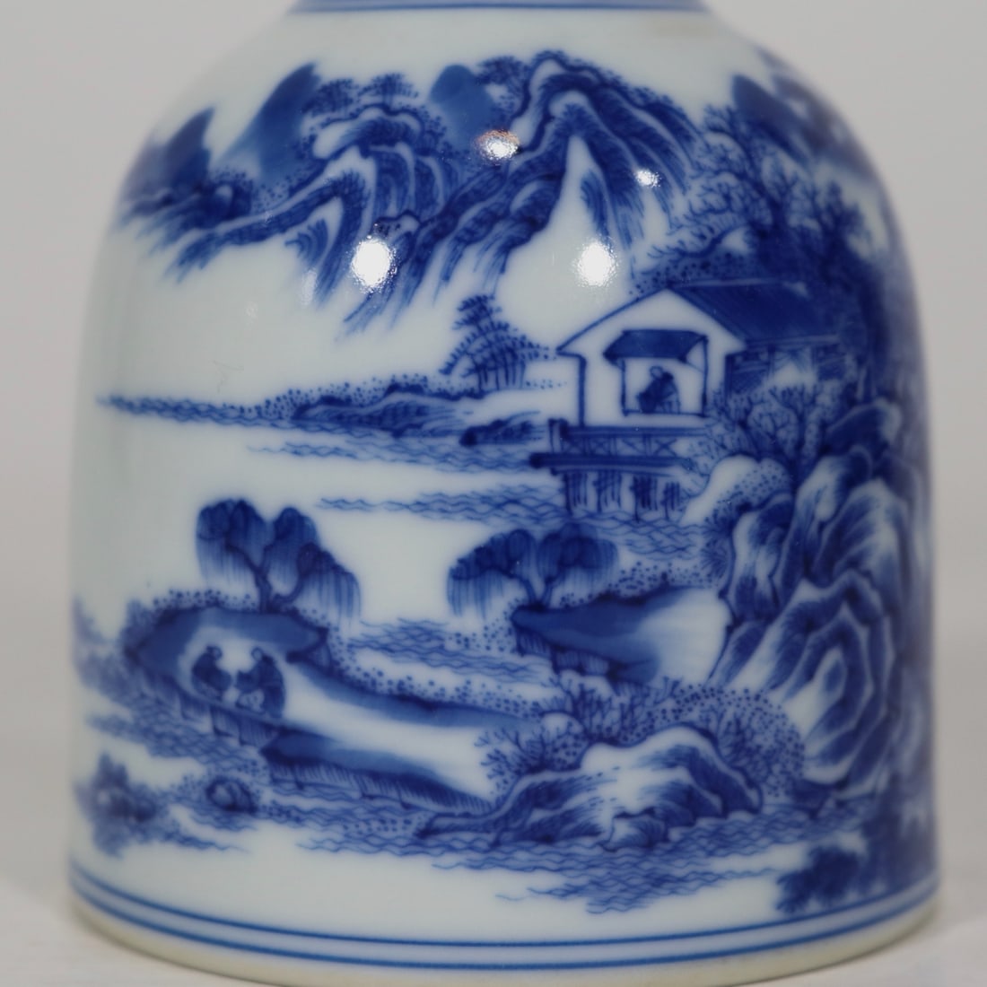An Exquisite Blue and White Landscape Pattern Vase - 5