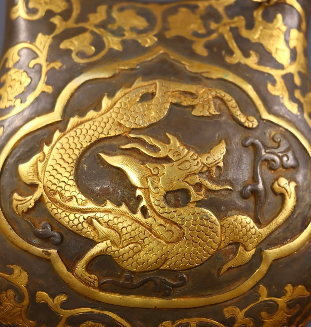 An Exquisite Gilt Bronze Lotus Pattern Dragon Pattern Ewer - 8