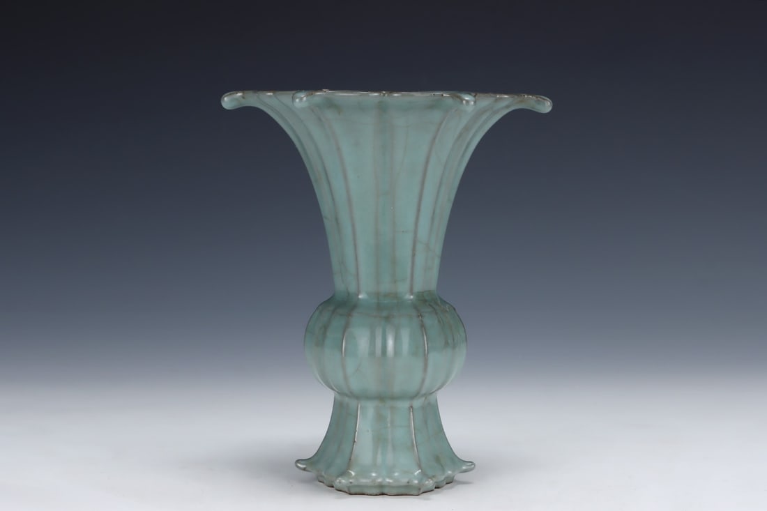 An Exquisite Guan yao Vase - 3