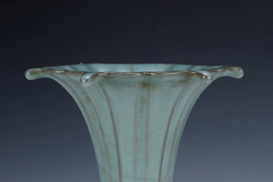 An Exquisite Guan yao Vase - 5