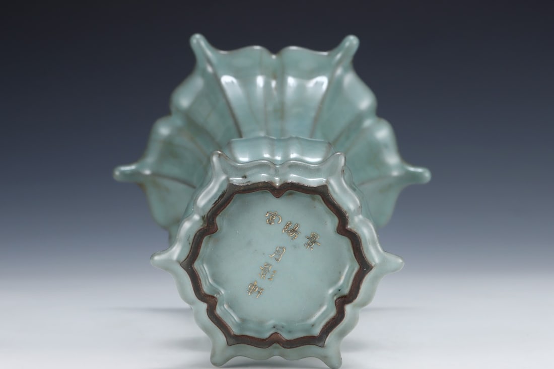 An Exquisite Guan yao Vase - 9