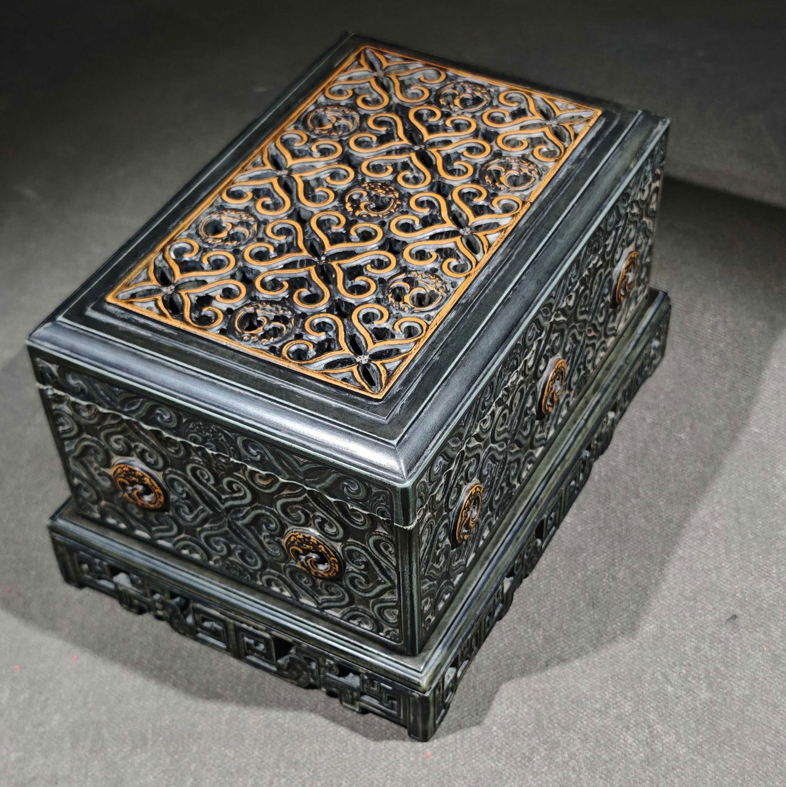 An Exquisite with poem Inkstone: An Exquisite with poem Inkstone Qing Dynasty, China Size:22.5cmx15.3cmx13.2cm (The Dimensions Of All Batches Are Manually Measured.If You Need More Detailed Information, Please Contact Our Customer