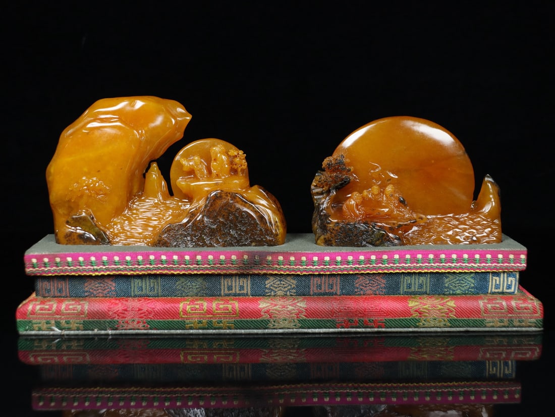 An Exquisite Tianhuang Stone Landscape and Figure Pattern Ornament: An Exquisite Tianhuang Stone Landscape and Figure Pattern Ornament Qing Dynasty, China Size:14cmx29cmx8cm Weight:642g (The Dimensions Of All Batches Are Manually Measured.If You Need More Detailed