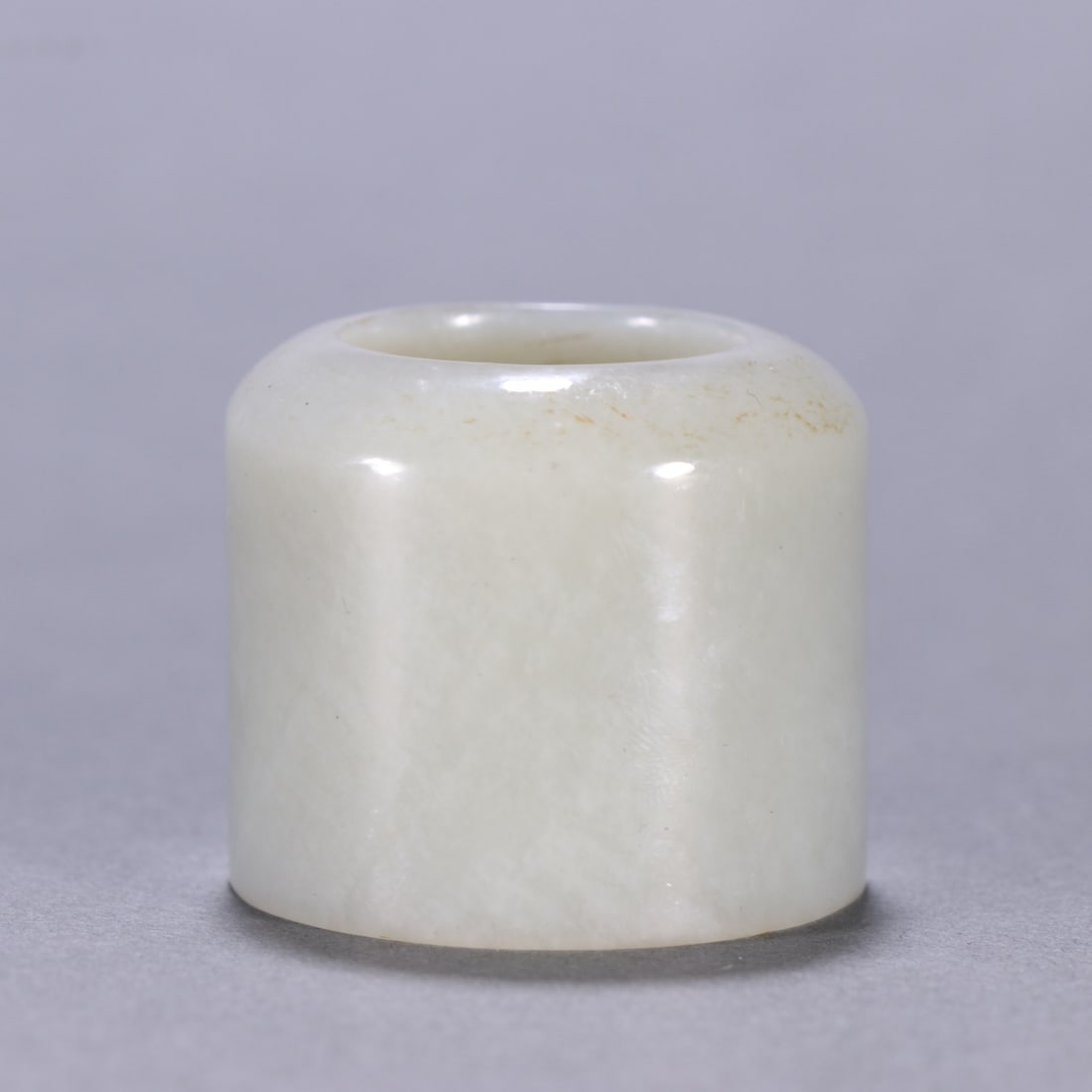 An Exquisite White Jade Ring - 5
