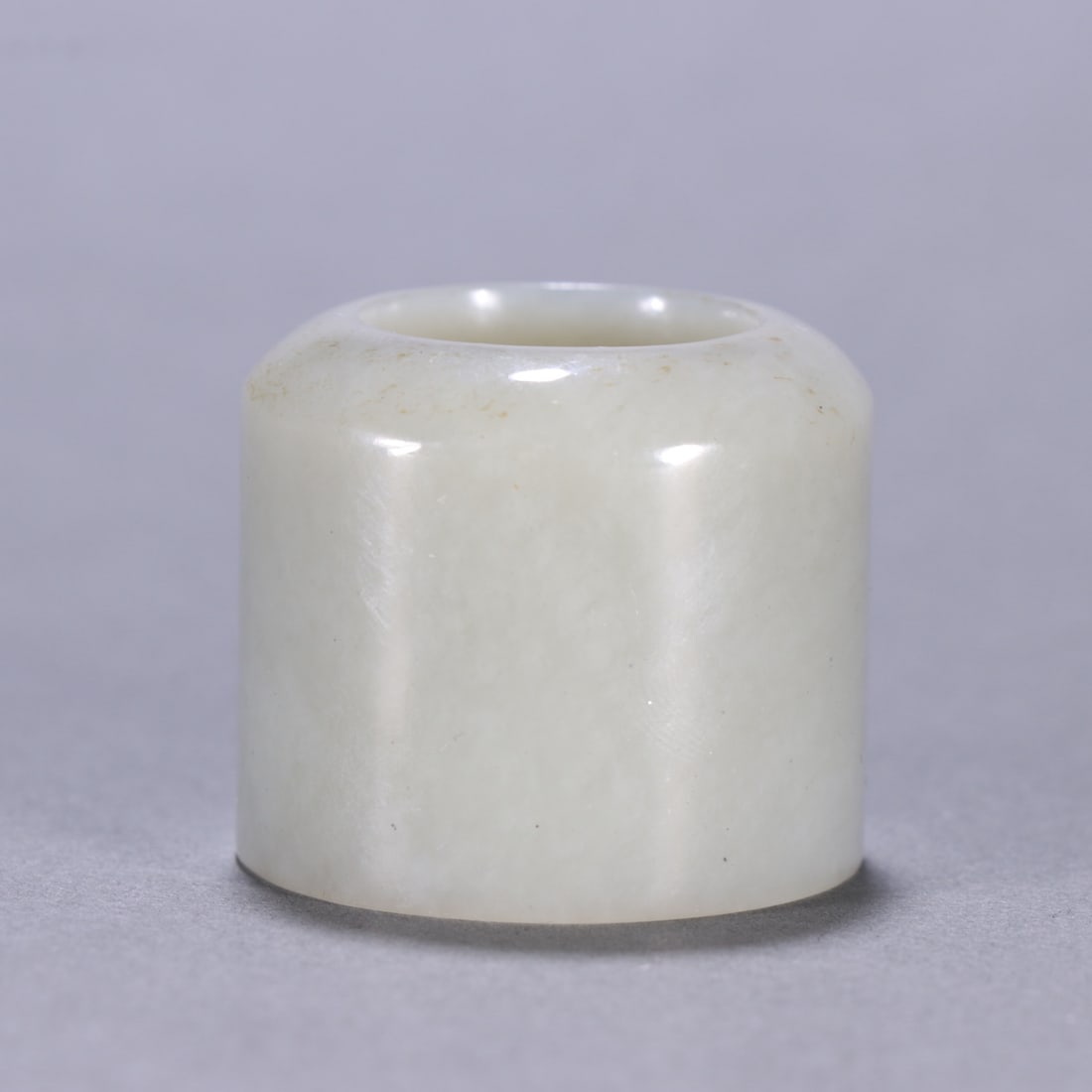 An Exquisite White Jade Ring - 6