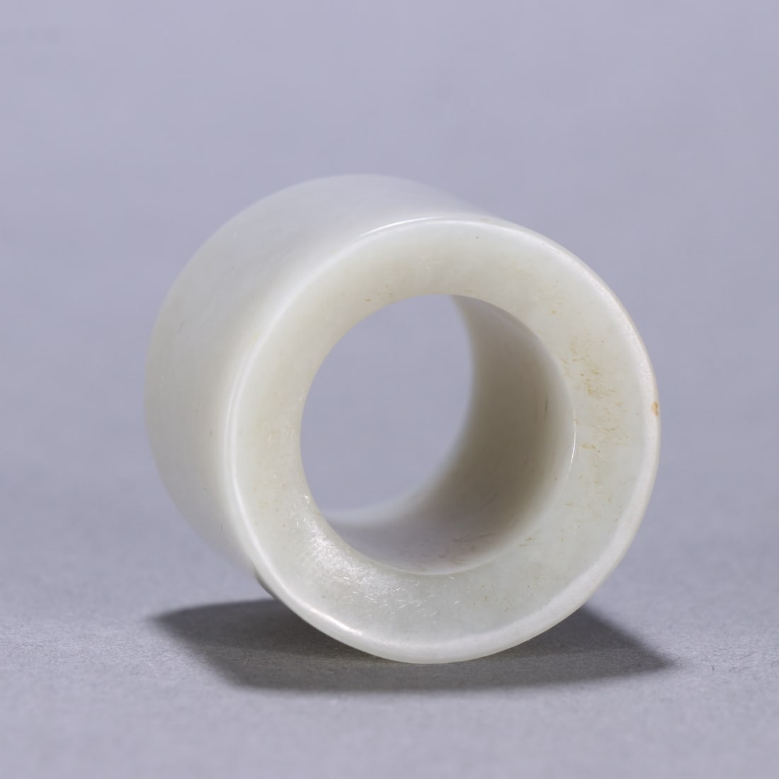 An Exquisite White Jade Ring - 9