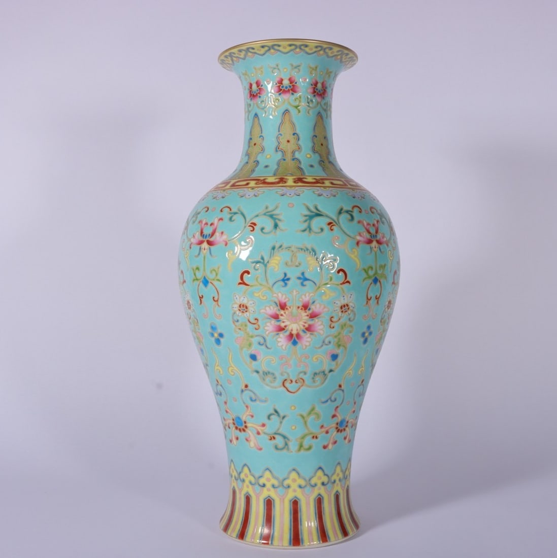 An Exquisite Enamel Green Ground Painted Gold Lotus Pattern Vase: An Exquisite Enamel Green Ground Painted Gold Lotus Pattern Vase Qing Dynasty, China Qianlong Six-character Mark Size:38.5cmx16cm (The Dimensions Of All Batches Are Manually Measured.If You Need