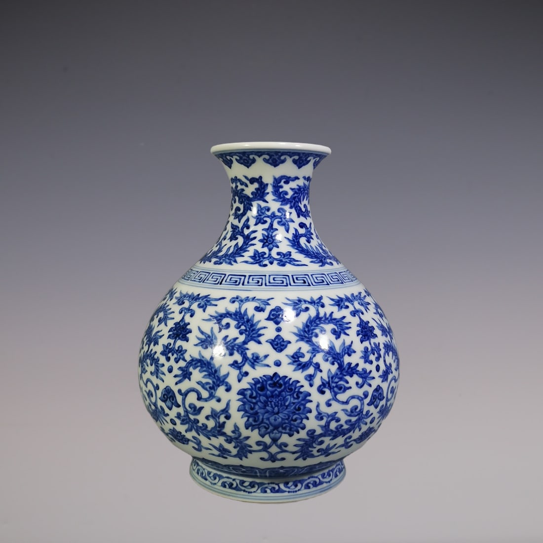 An Exquisite Blue and White Lotus Pattern Vase: An Exquisite Blue and White Lotus Pattern Vase Qing Dynasty, China Yongzheng Six-character Mark Size:23.5cmx19cm (The Dimensions Of All Batches Are Manually Measured.If You Need More Detailed Informat